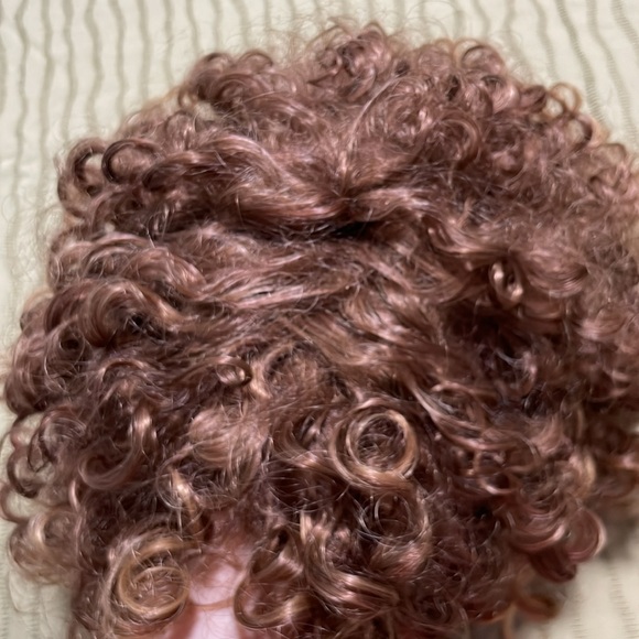 Curly short synthetic wig - Picture 5 of 6